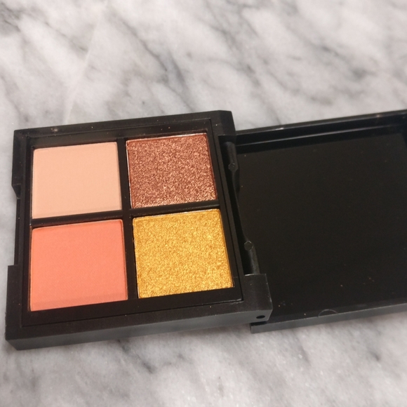 Eyeshadow palette - Picture 1 of 2